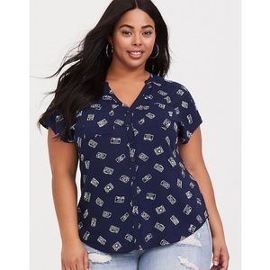 NWT Torrid Navy cameraprint blouse size 1